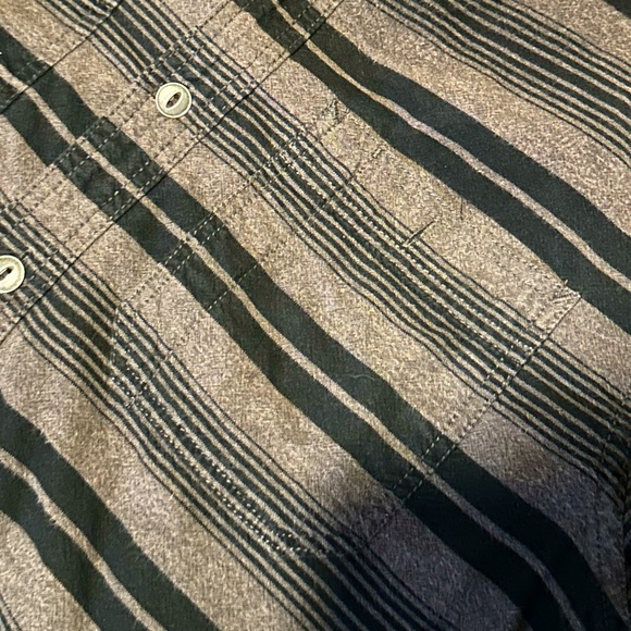 CONVERSE™️ Men’s Striped Button Down Shirt - Picture 3 of 6